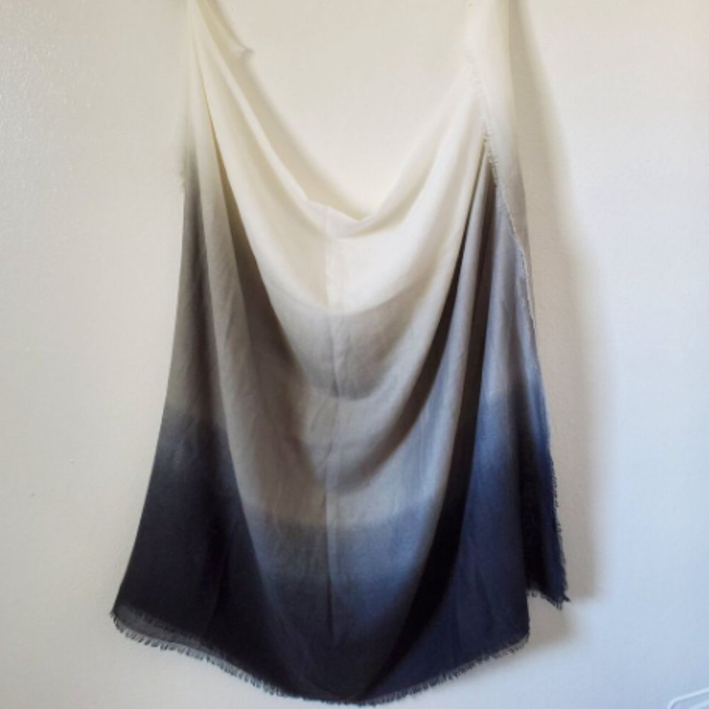 Carly Cushine NWT Grey Horizon Ombre Scarf - Picture 3 of 3